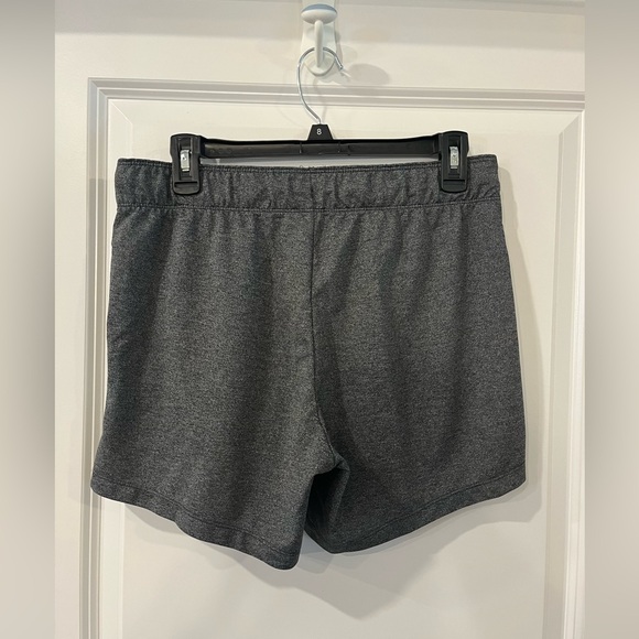 Women’s Nike pro Shorts - Picture 4 of 6